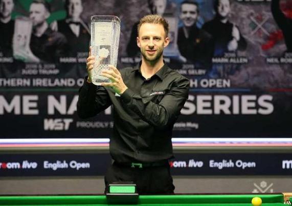 试图说服他 试图说服他